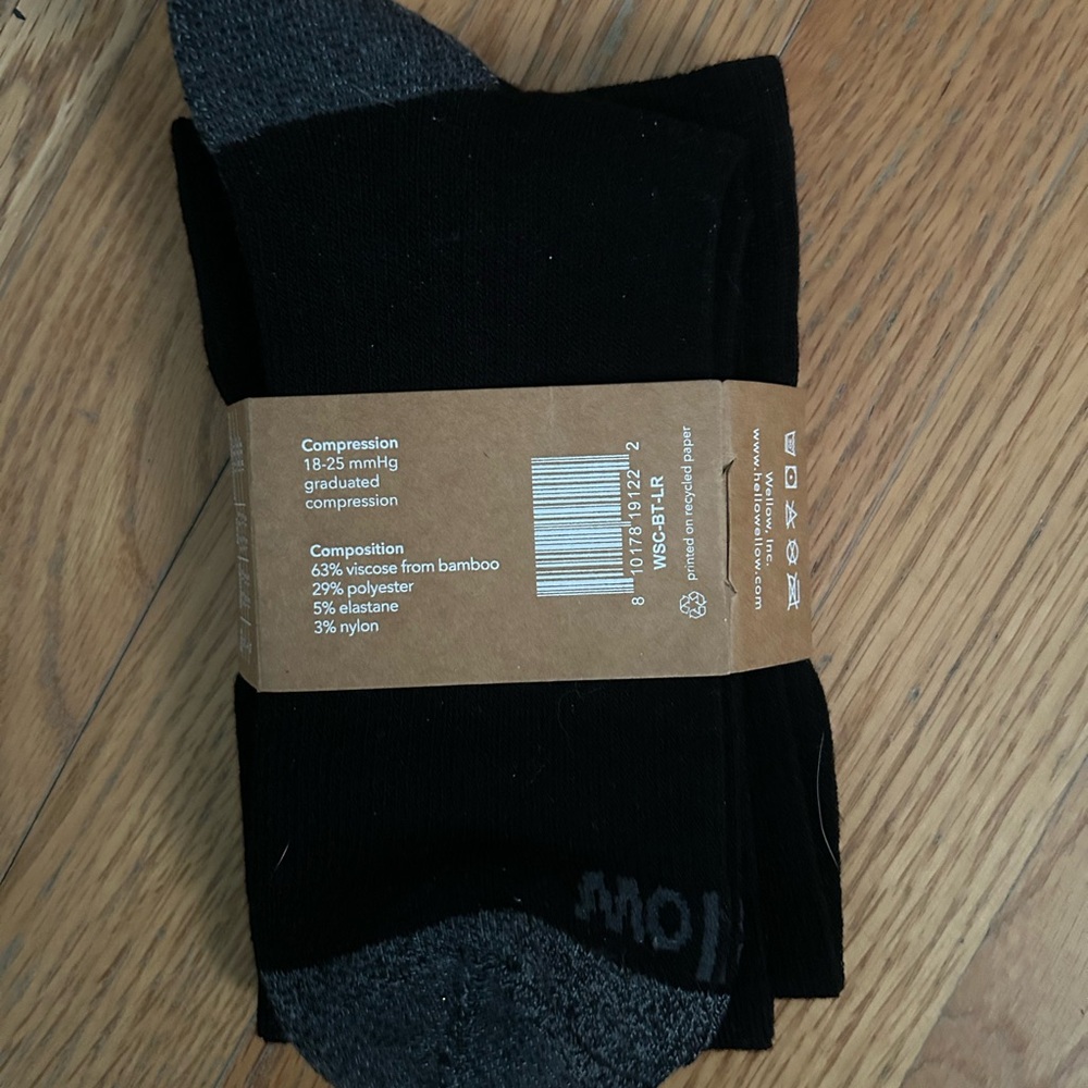 Wellow compression socks